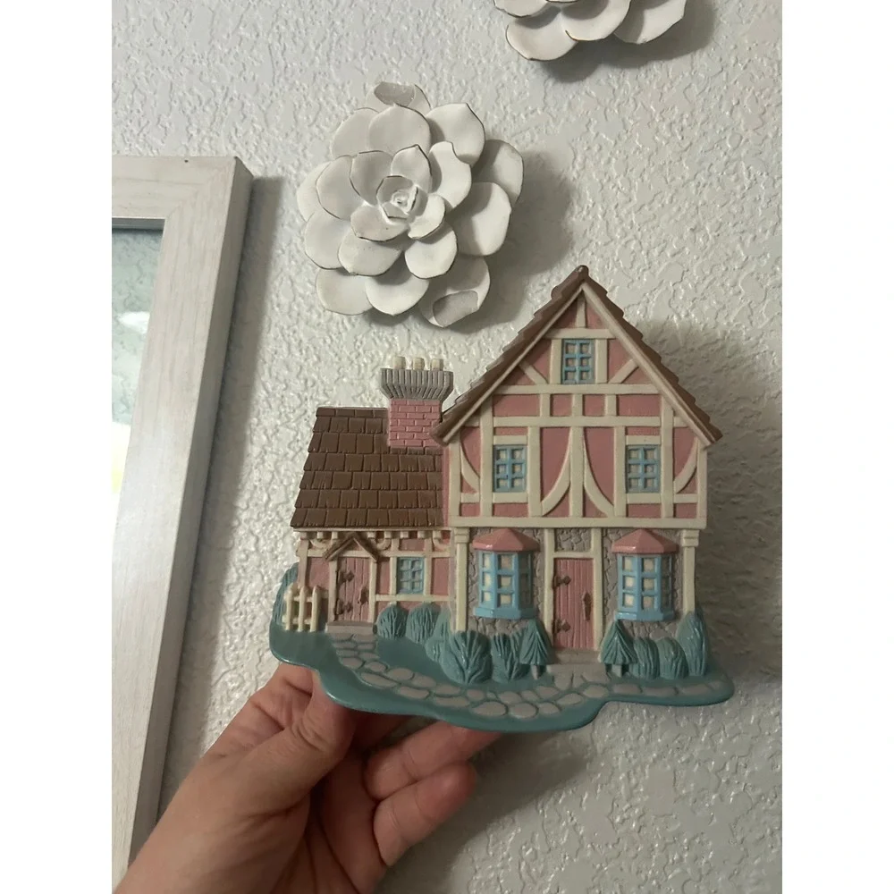 Vintage Syroco Cottage Wall Hanging Plaque Tudor House Pink Brown 3133 MCM Decor
